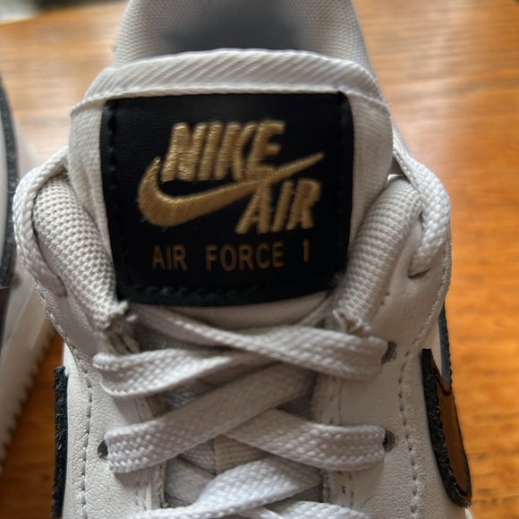 Nike Air Force 1 Low Leather Athletic Shoes White Black Gold  Women’s Size 8 - Picture 2 of 11